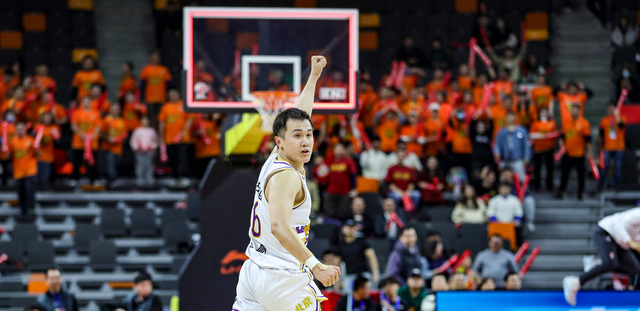 世界杯官方直播客户端下载中心-连续场被弃用！CBA单场38分神刀变废刀 还能翻身吗？