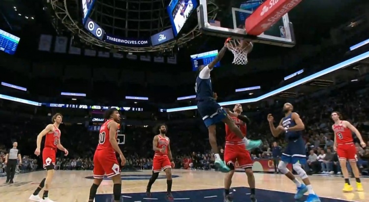 世界杯手机直播-摧枯拉朽!纳兹·里德滑翔劈扣 森林狼轰出13-0强势反超