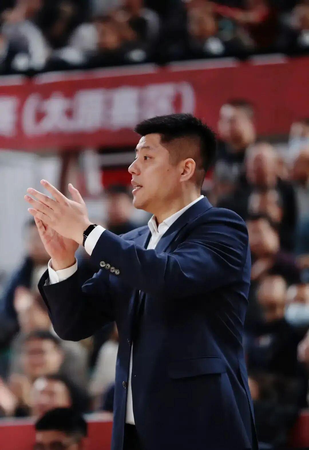 世界杯手机直播-断崖式下滑！CBA三分王成铁匠，四年顶薪合同